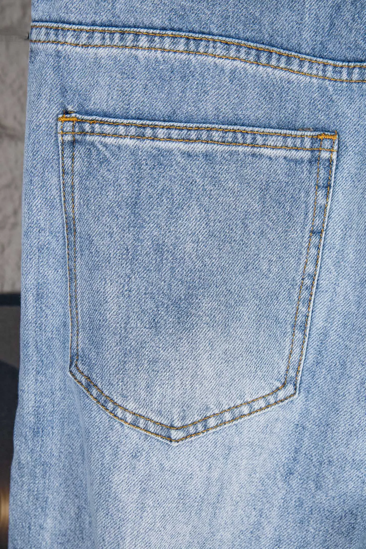 Style number: M396 P230 GALLERY DEPT. Classic embroidered splash-ink washed jeans Size number: 28 30 32 34 36